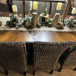 Pretty Wicker/Rattan/Woven Dining Chair (6) Meeting in public location Jenks / Tulsa