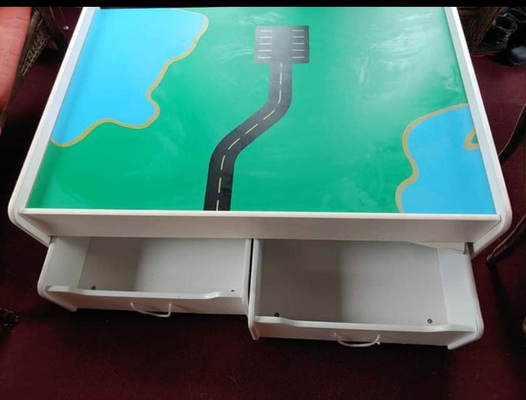 Play table, train table