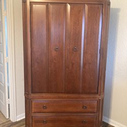 MOVING! Need GONE! Make Me An Offer! Thomasville Armoire