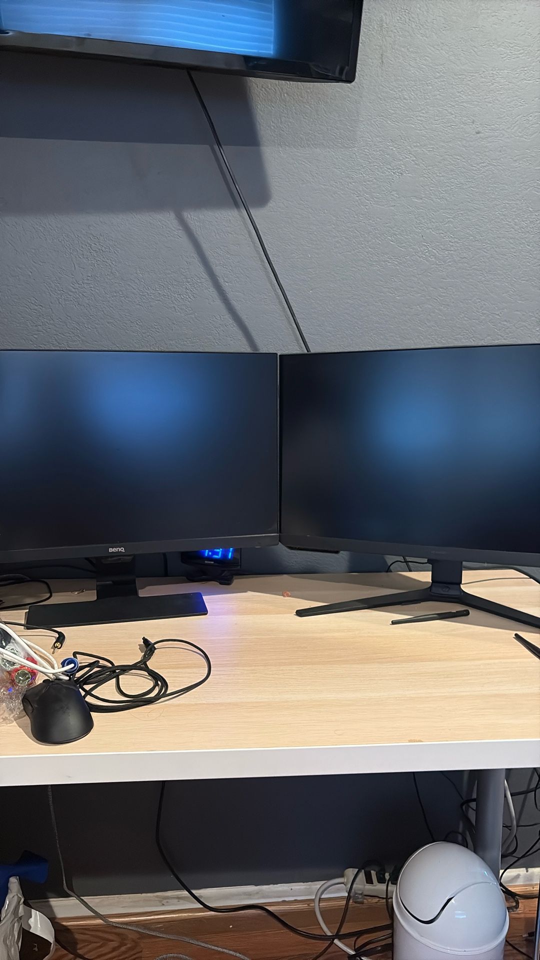 2x 24” monitors