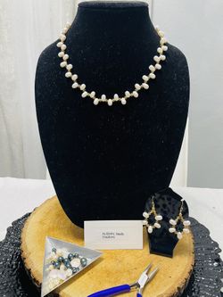 Stunning Necklace Of Pearl & Cristal Set Of Two 