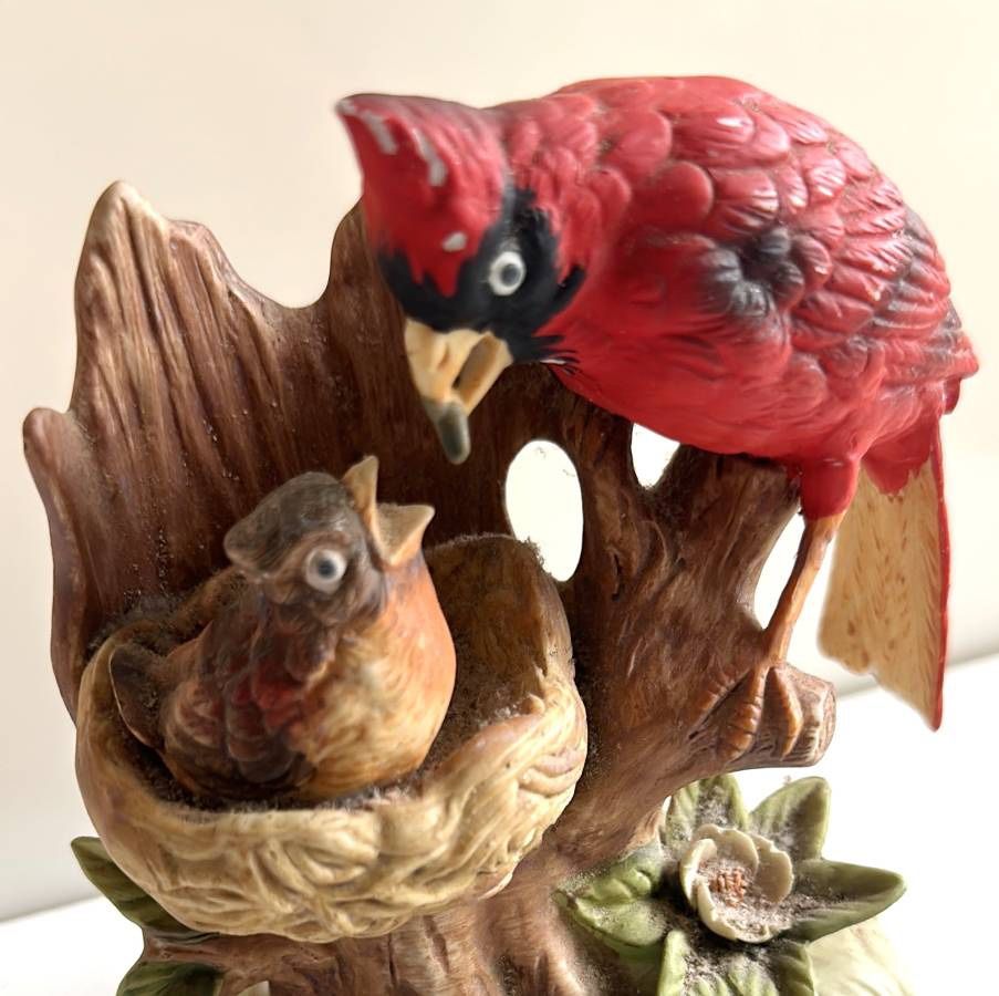 Vintage Gorham Porcelain Ceramic Music Box Red Cardinal Feeding Baby Made In Japan