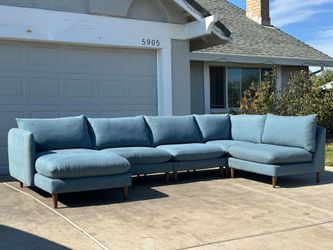 Free Delivery/ Modern Modular Sectional Sofa