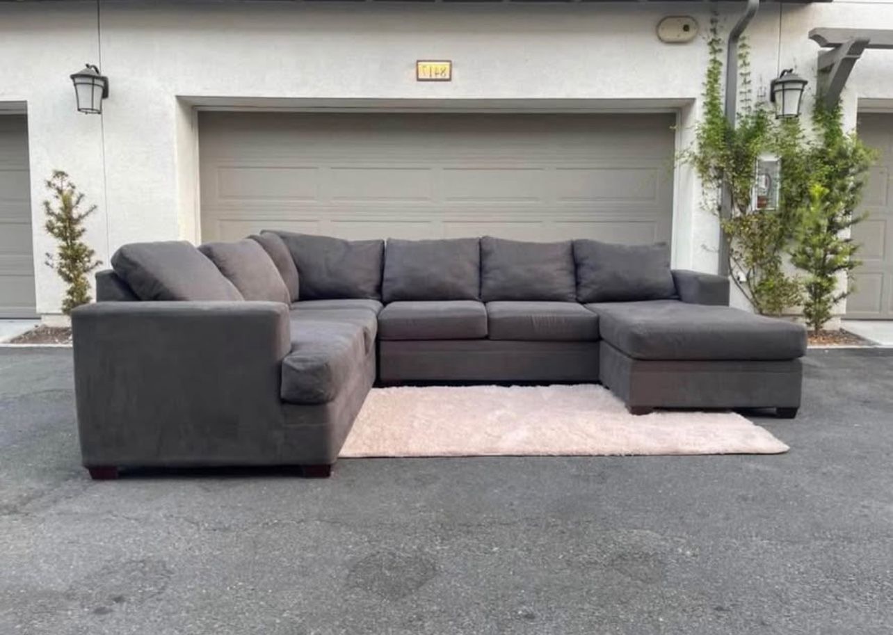 Huge Dark Grey Sectional Couch Sofa From Living Spaces In Excellent Condition- FREE DELIVERY ๐