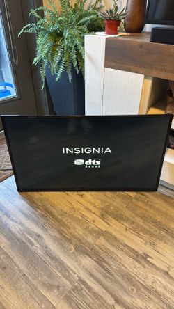 40in” Insignia TV monitor