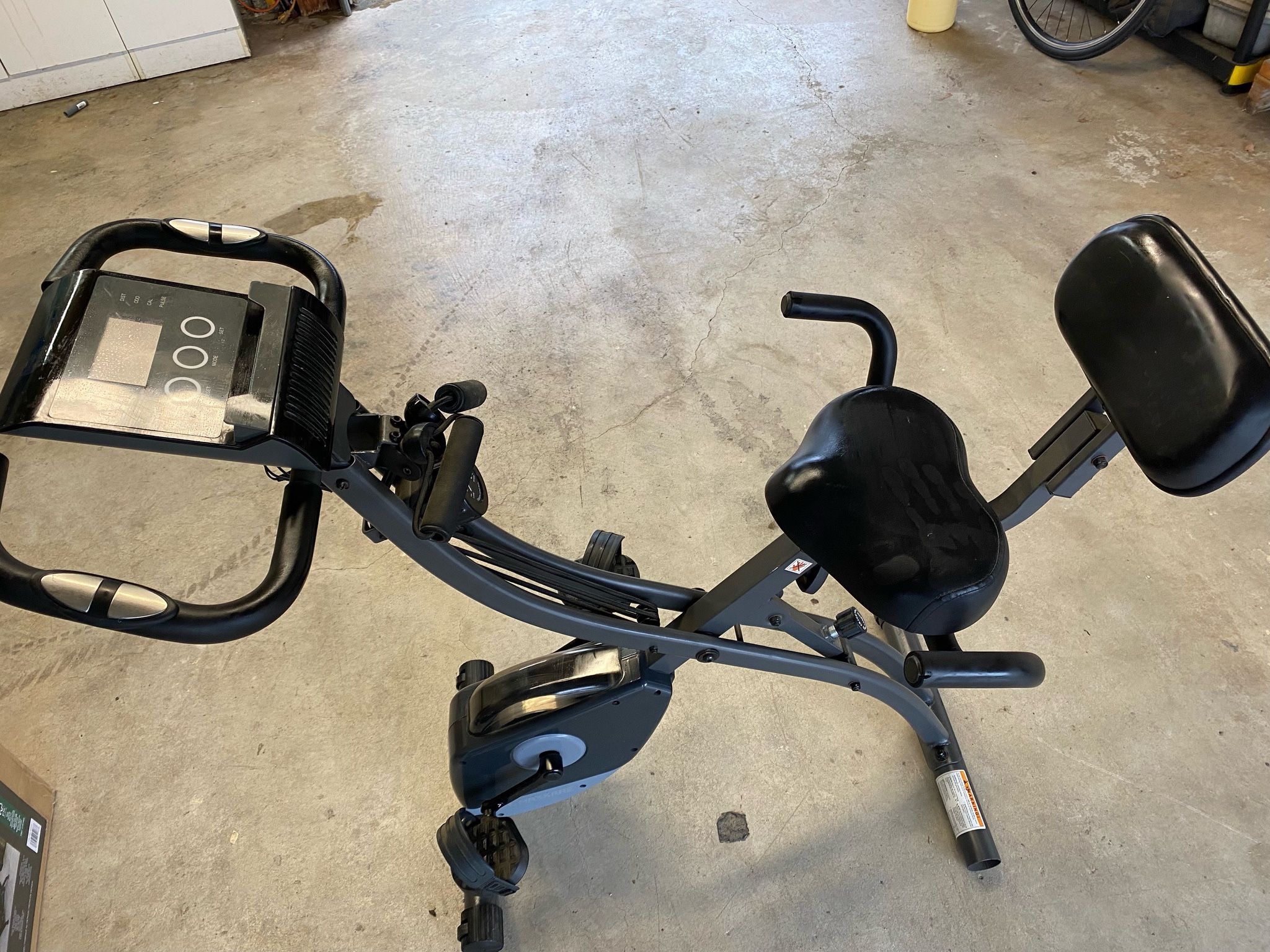 Exercise bike with dual action arms