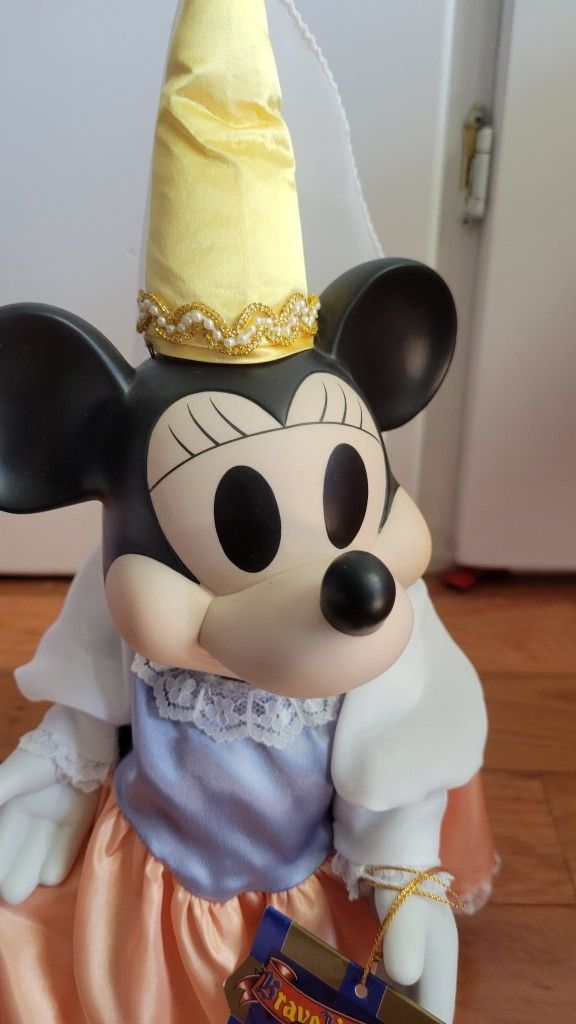Disney Mickey Minnie Mouse Musical Figurine Porcelain Doll Brave Little Tailor Set