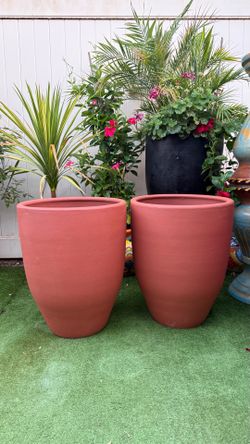 Clay pots 🌺 23” tall 19” wide