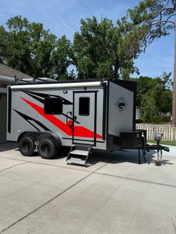 Off-Grid Equipped Camper Trailer