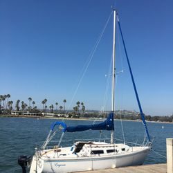 Catalina 25 Sailboat With Trailer