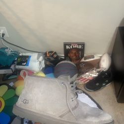 UGGs black is a 13 gray is a 11