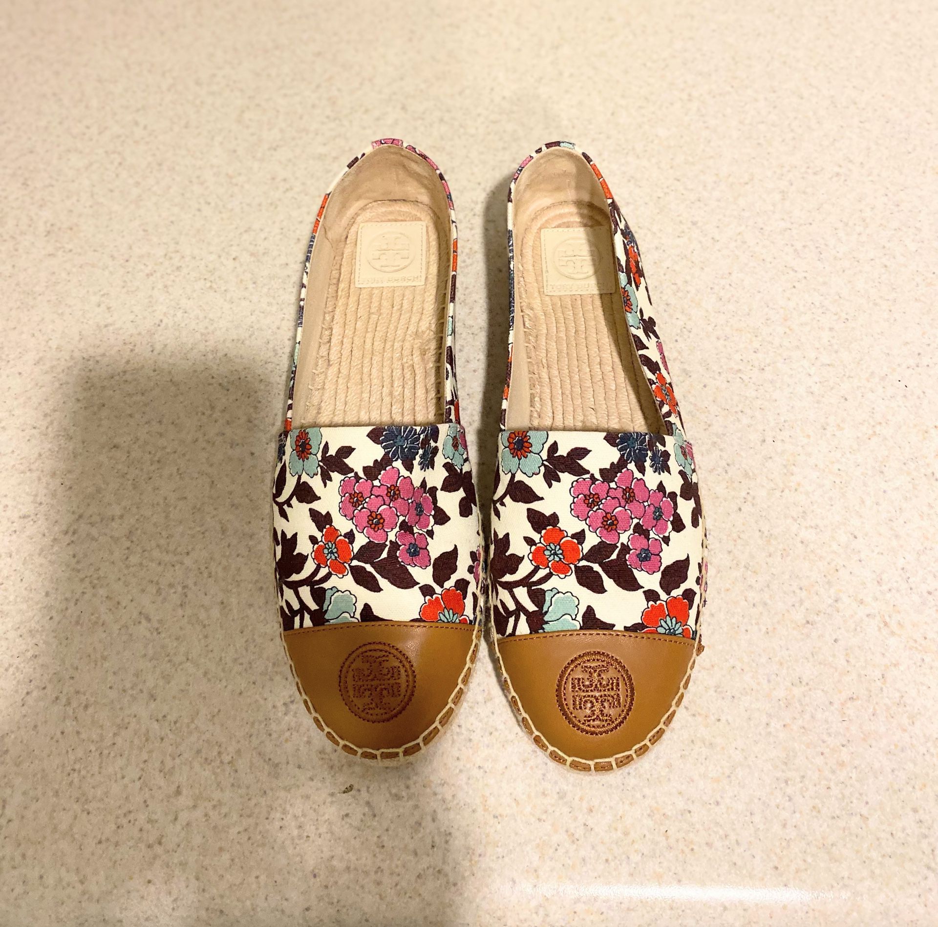 Tory Burch Espadrilles Cream, Red, Blue Wallpaper Floral Size 9