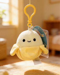 🍌 Squishmallows Junie the Banana Clip-On Keychain – Like New 🍌