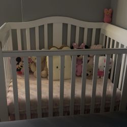 Small Infant crib, Mattress Included 