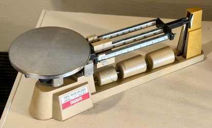 Ohaus up 2610 gram scale used