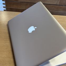 Apple MacBook Pro 15” i7/8GB/256GB SSD $180 