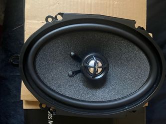 A pair of 6 x 8 Skar Audio  (2) 6x 8s brand new