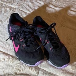 Women’s Nike Trail Runner~size 6 Like New Only worn Twice Inside 