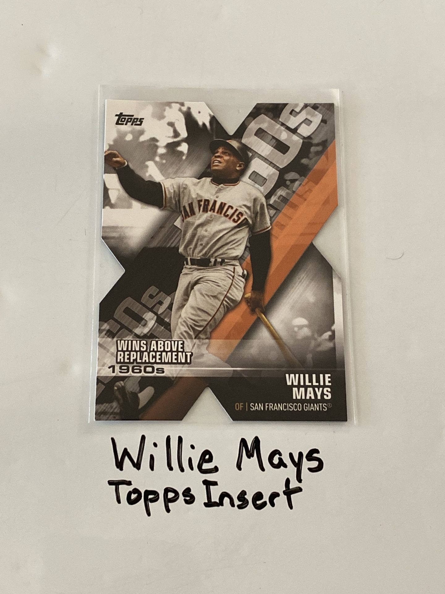 Willie Mays San Francisco Giants Hall of Fame Centerfielder Topps Short Print Die Cut Insert Card. 