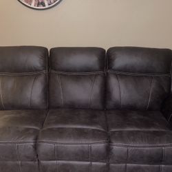 Couch With Power Recliner 