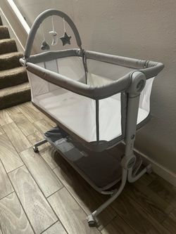 Cowiewie Baby Bassinet Bedside Sleeper with Wheels & Storage Basket Newborn