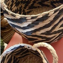 Set 2 large baskets 16x8 and 12xt gift idea.

Last set....2 large baskets 16x8 and 12x8. Excellent gift idea.