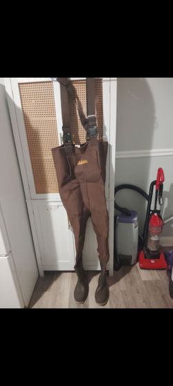 Cabela's chest waders 90% neoprene and 10% nylon small crack in one leg