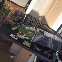 Collectible Jurassic World Dinosaurs And Transporters 