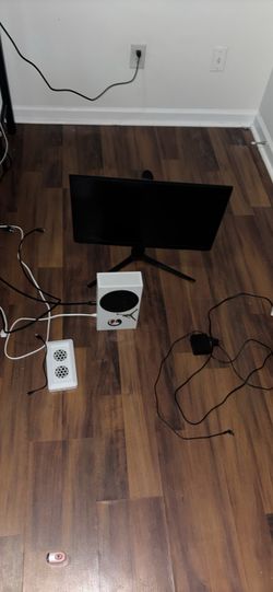 Xbox series S, Samsung Odyssey G3 180 Hz monitor, cooling station, GamSir g7se  controller