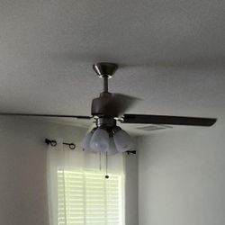 Ceiling Fan with 4-Light Fixture – Works Perfect