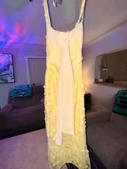 Lulu’s Boutique Butter Yellow Floral Dress – Size Small 💛🌼