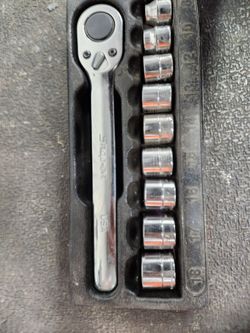 Snap-on low profile metric socket set