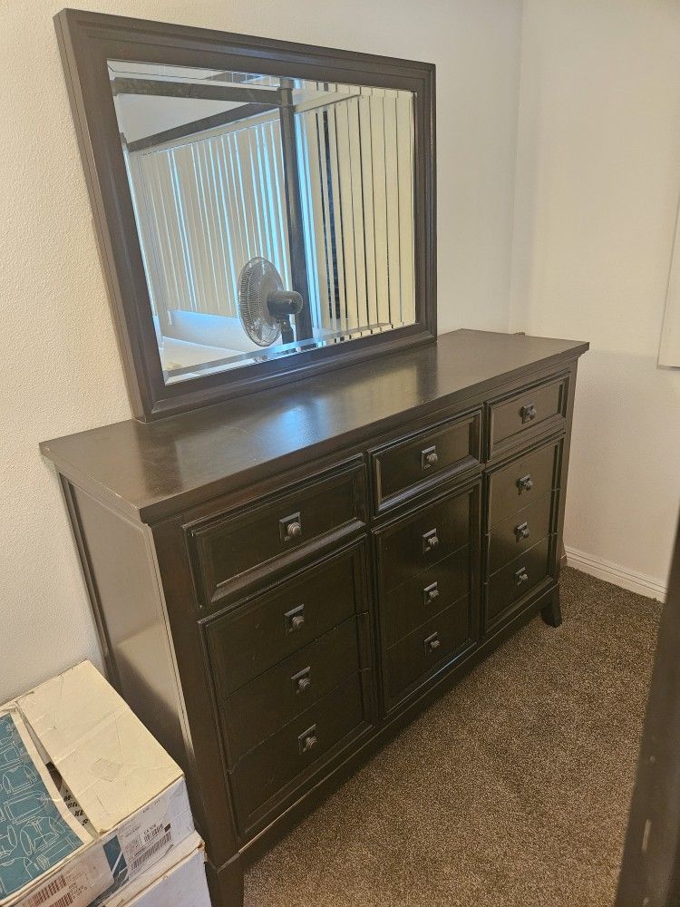 bedroom set bed dresser chest of drawers night stand