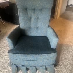 Blue Green Swivel And Lounger Chair