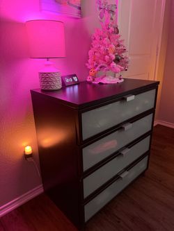 LIKE NEW Dresser / Chest of Drawers – MUST GO! Priced to Sell!