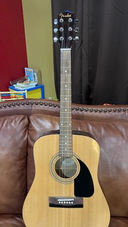 Fender  guitars  $165.00 EACH , CASH. TEXT FOR PRICES.