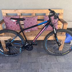 Cannondale Trail 5 Mountain Bike 