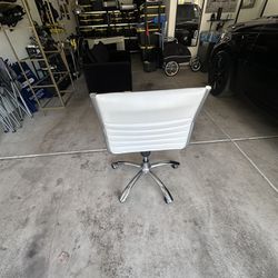Z Gallery white leather office chair. Very convenient works great !