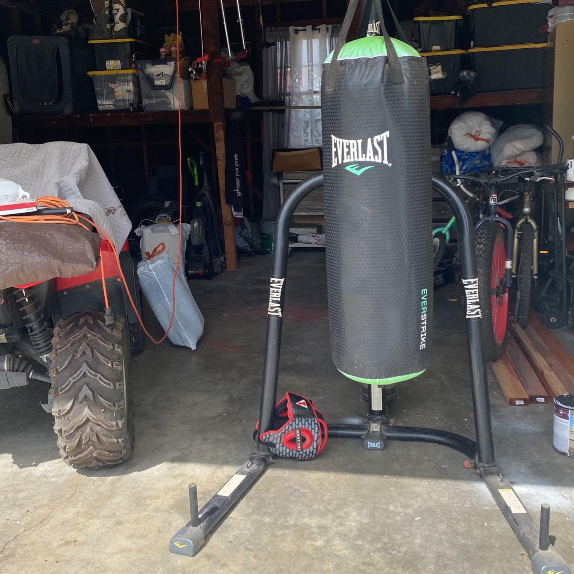 Everlast boxing bag for Sale in San Bernardino, CA OfferUp