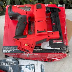 Milwaukee M18 Fuel Crown Stapler