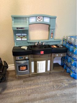 Play kitchen