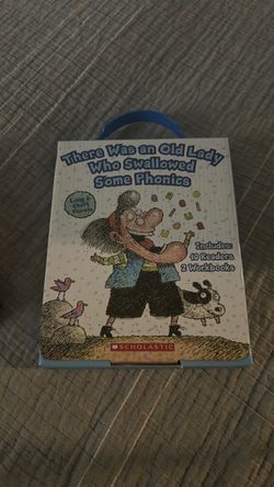 Scholastic There Was an Old Lady Who Swallowed Some Phonics Set