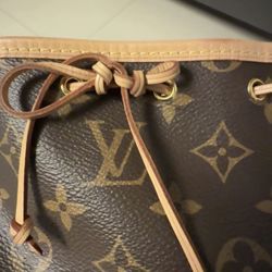 Nano noe old small bucket bag