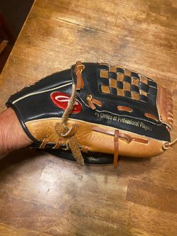 Rawlings 12.5” adult leather baseball glove RHT