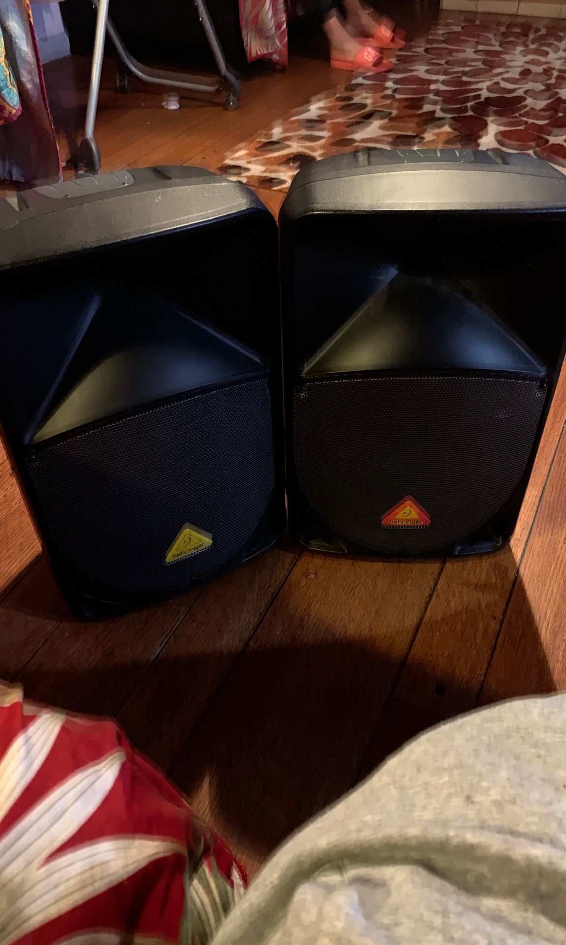 A pair behringer speakers for sale GREAT CONDITION!!