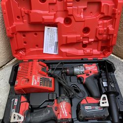 Milwaukee M18 FUEL 18V Lithium-lon Brushless Cordless Hammer Drill and Impact Driver Combo Kit (2-Tool) with 2 Batteries