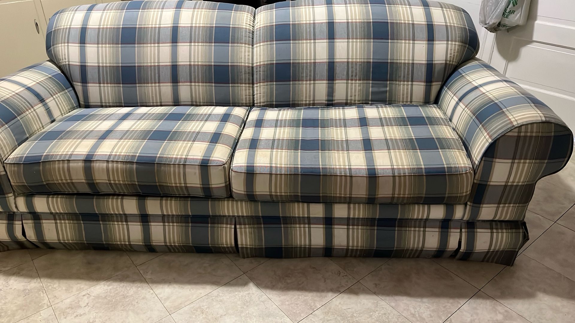 Couch w/ pullout bed