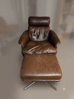 Leather Swivel Lounge Chair