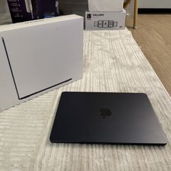 Macbook Air M3 Midnight blue