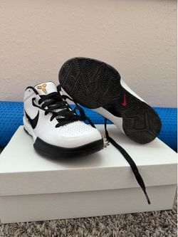 Kobe IV ‘Mambacita’  Size 6WMNS/4.5Mens